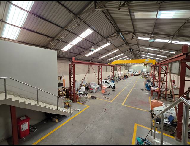 1,400M² WAREHOUSE FOR SALE IN ROBERTSHAM